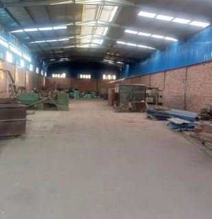 مصنع أو مخزن بالعبور