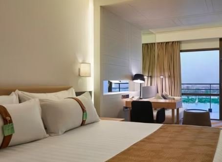 فندق هوليداي إن القاهرة المعادي