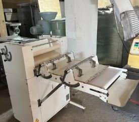 آلة لف الخبز الإيطالية