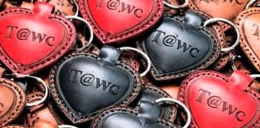 ميدالية بلوجو شركتك هاند ميد